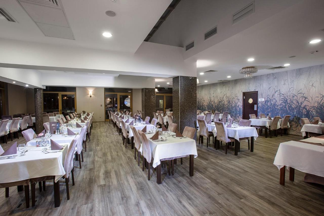 Colosseum Hotel Mórahalom Екстериор снимка