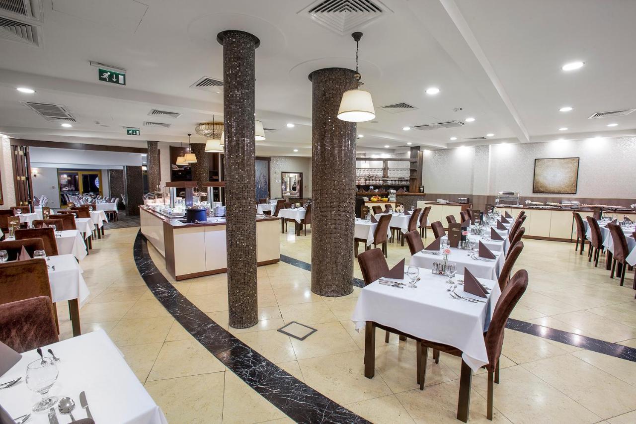Colosseum Hotel Mórahalom Екстериор снимка