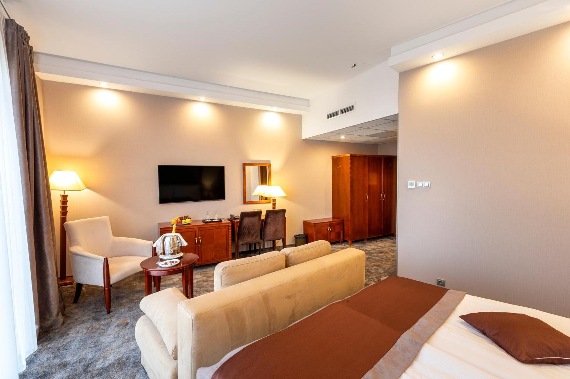 Colosseum Hotel Mórahalom Екстериор снимка