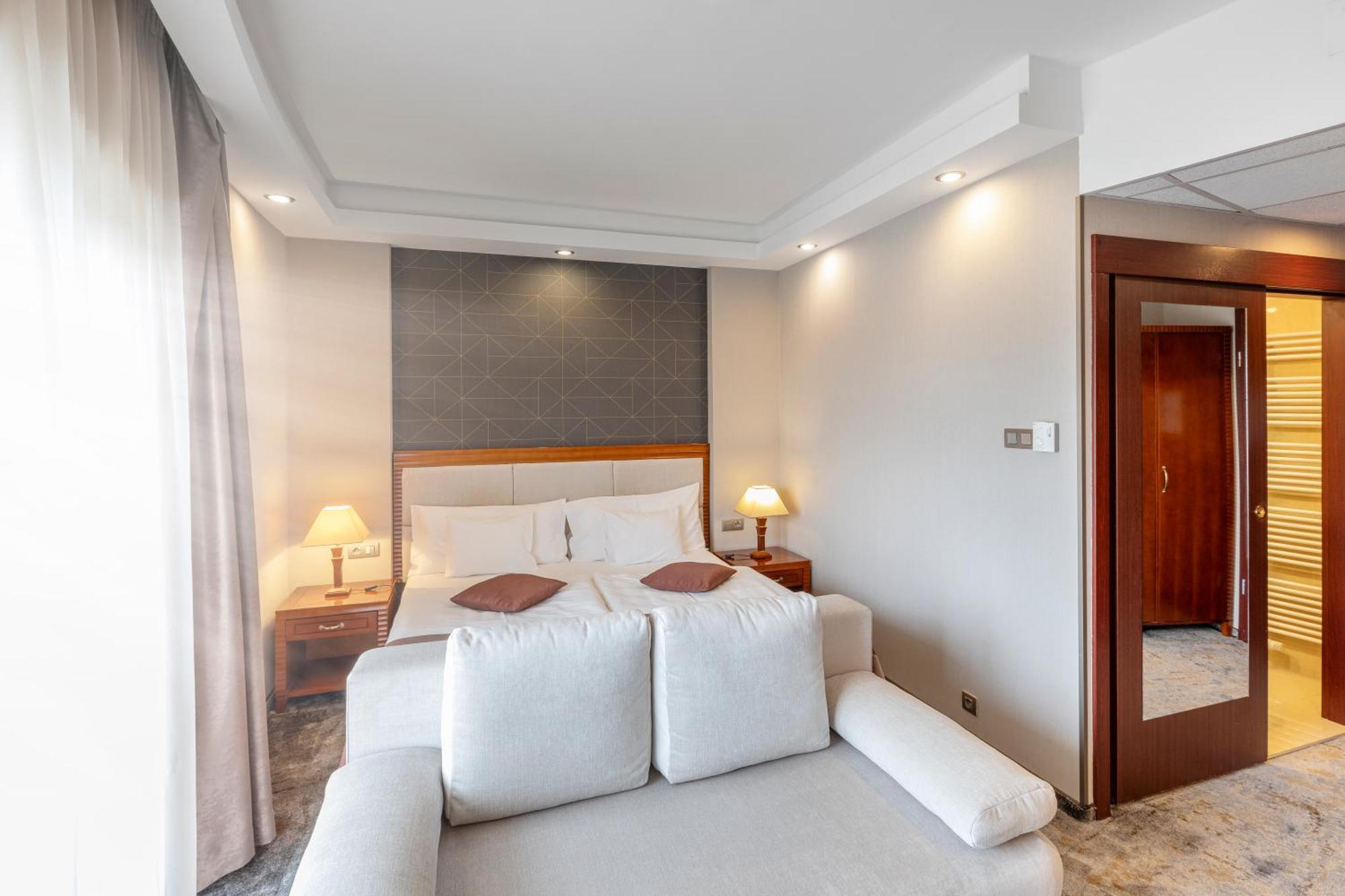 Colosseum Hotel Mórahalom Екстериор снимка