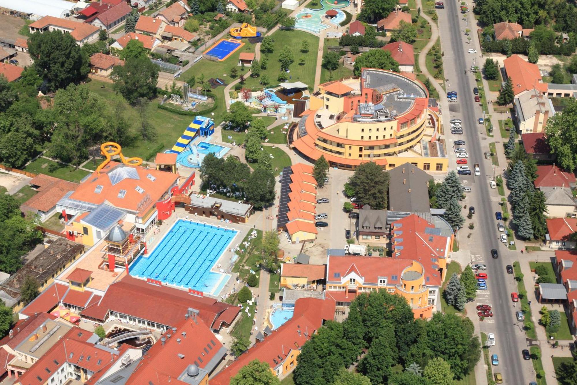 Colosseum Hotel Mórahalom Екстериор снимка