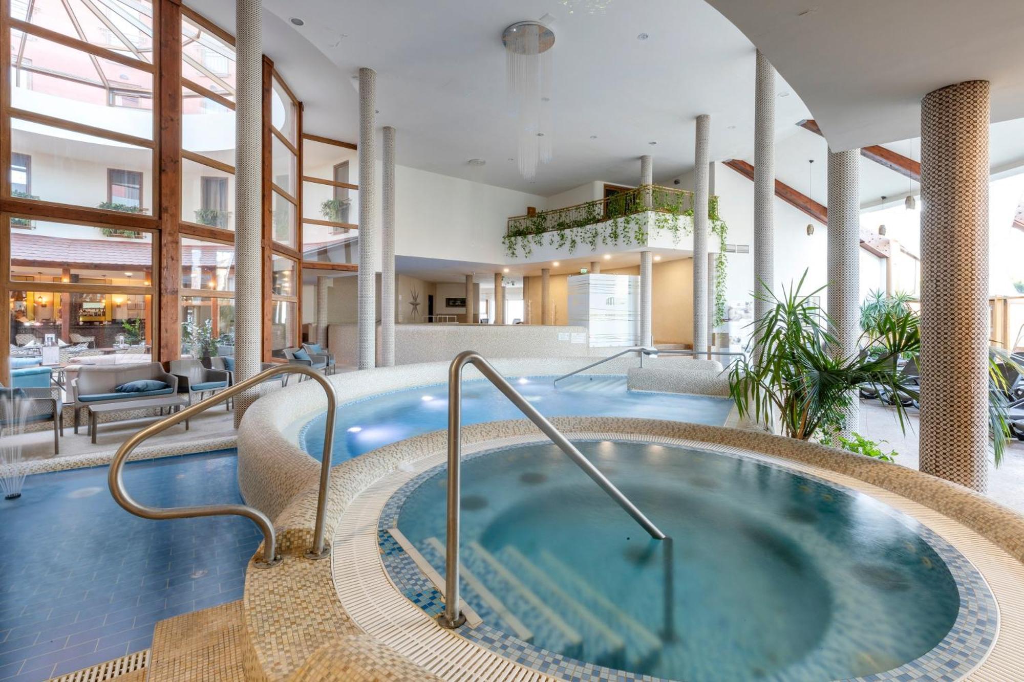 Colosseum Hotel Mórahalom Екстериор снимка
