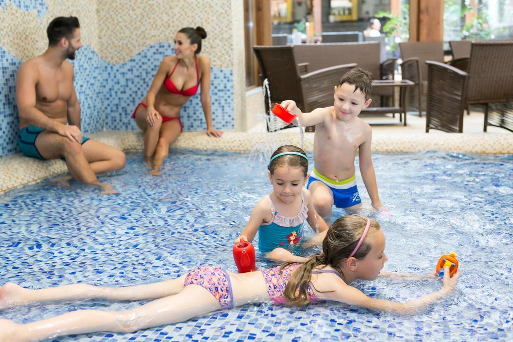 Colosseum Hotel Mórahalom Екстериор снимка